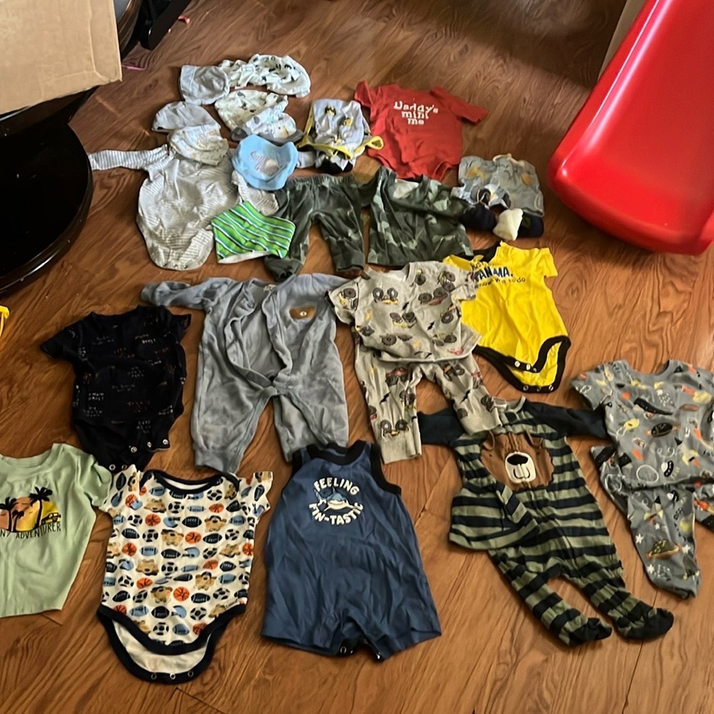 Med Bundle of boy clothes 3-6 months. 21 pieces. Gently used.